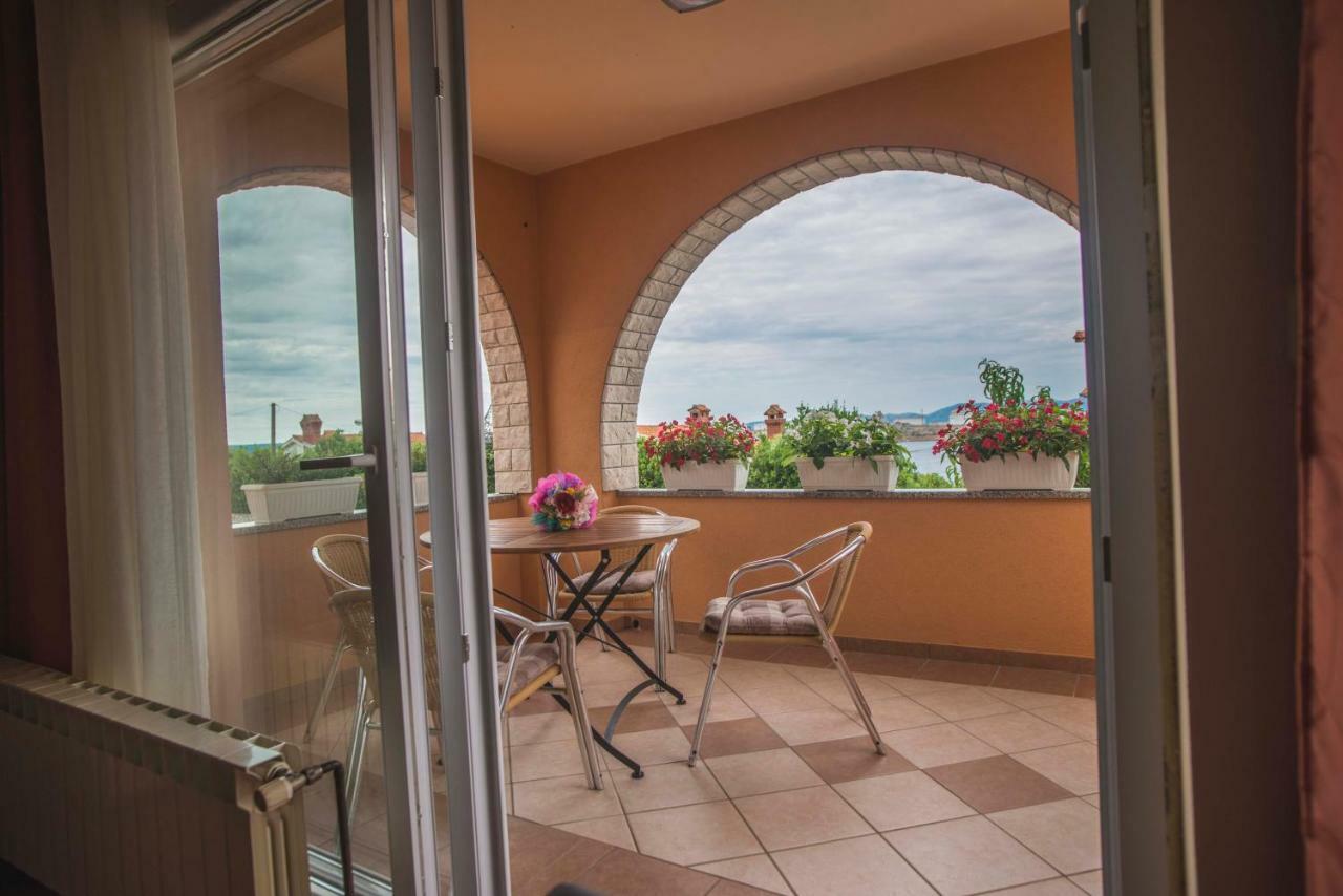 Apartament Apartman Lana Omišalj Zewnętrze zdjęcie